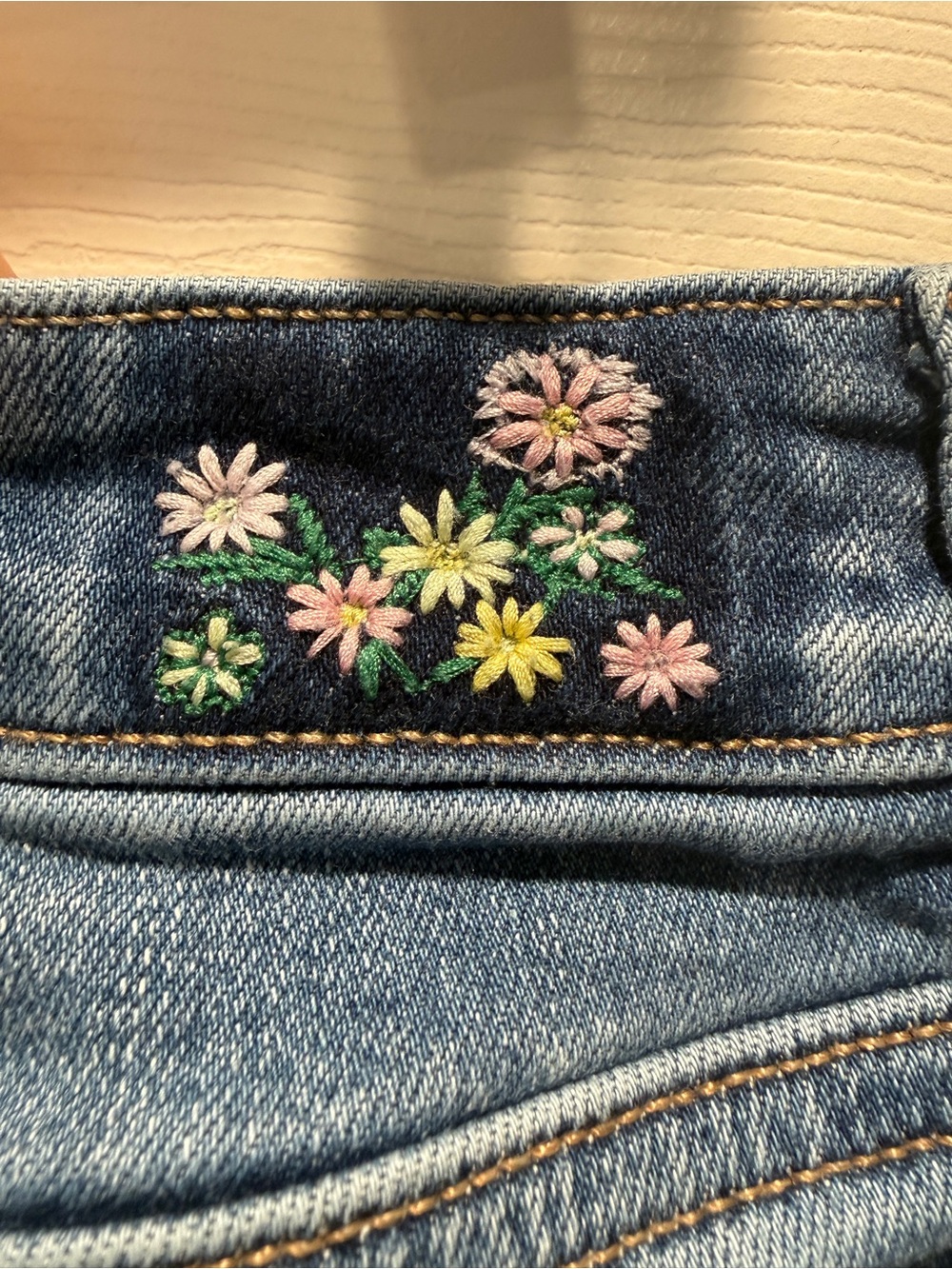 American Eagle Floral Embroidered Next Level Stretch Shortie Size 6 - Picture 8 of 11